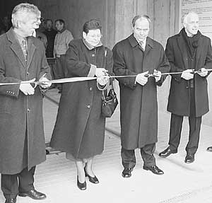 v.r.n.l.: Architekt Dr. Jürgen Franke, GWC-Geschäftsführer Dr. Torsten Kunze, Oberbürgermeisterin Karin Rätzel und Jürgen Friese, techn. Leiter Geschäftsbereich GWC