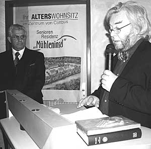 Pfarrer Polster gab der neu besiedelten Insel den Segen