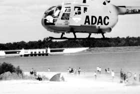 Der Rettungs-Hubschrauber der ADAC landet