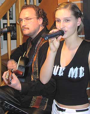 Sängerin Anja Damaschek und Gitarrist Torsten Karow