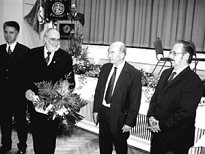 Peter Dreißig (2.v.l.) wurde ebenfalls ausgezeichnet - es gratulierten Ihm Jörg Schönbohm (3.v.l.), Kammerpräsident Knut Deutscher (links) und Vizepräsident Wolfgang Götzke