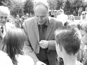 Steffen Reiche bei der herzlichen Begrüßung der Schüler