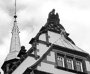 Die Südfassade des Schlossähnlichen Gebäudes der Augustestiftung