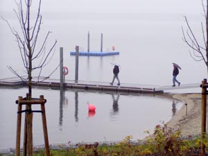 Steg an der Talsperre