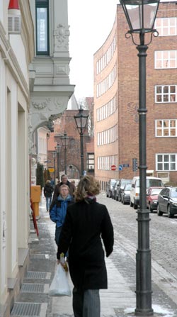Belebte Gassen mit viel historischem Flair