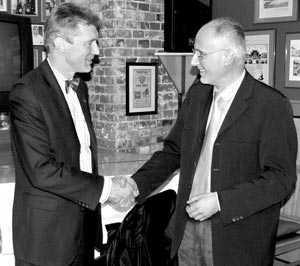 Steffen Reiche (r.)  und Dr. Gerhard Sabathil