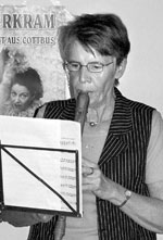 Ines Krüger erfreute die Gäste des Künstlerstammtisches mit Flötentönen.