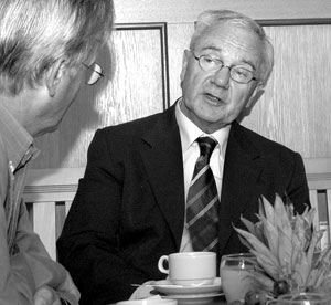 Manfred Stolpe (r.) war diese Woche zum zweiten Frühstück zu Gast bei Verleger Jürgen Heinrich