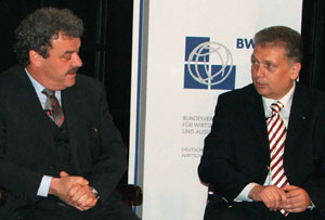 Oberbürgermeister Frank Szymanski im Gespräch mit Andreas Beil vom BWA