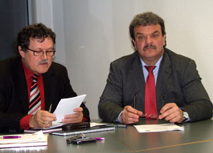 Über große Projekte miteinander reden und aufmerksam zuhören - Landrat Dieter Friese (li) und der Cottbuser OB Frank Szymanski (beide SPD)?wollen künftig gemeinsam die Region nach vorn bringen