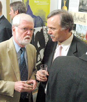 Interessiert an der Krativbaustelle Kunst.Fabrik:  Berater Dr. Hinrich Enderlein (l.) und Vattenfall-Vorstand Dr. Borghorst