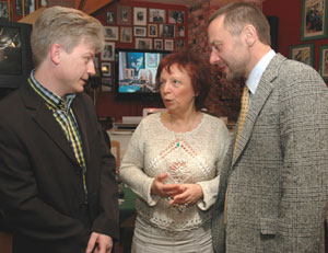 Sind sich in ihren kommunalpolitischen Denkansätzen recht nahe: Torsten Kaps (AUB-Fraktion, Vorsitzender des Finanzausschusses), Marianne Spring (Frauenliste) und FDP-Kreisvorsitzender Jens Lipsdorf (v.l.n.r.). Diese Woche waren sie Gäste auf dem PolitPiano-Podium