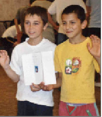 Gena und Ilja aus einem ukrainischen Waisenheim freuen sich über den Brief aus der Krieschower Grundschule und haben zurück geschrieben. Zwei Tage Eisenbahnfahrt verbindet die Ukraine mit der Lausitz - eine Reise, die die Vollblut-Eisenbahner der Parkeisenbahn immer wieder gern unternehmen