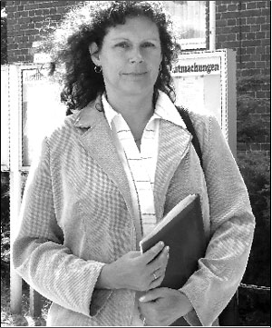 Elvira Hölzner, seit 1992 im Bauamt des neu gegründeten Amtes, ist seit 2003 bereits stellvertretende Amtsdirektorin, führt kommissarisch das Amt Peitz durch Sommer und Herbst