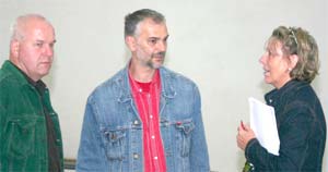Die Direktorin des DKW-Kunstmuseums, Dr. Perdita von Kraft, Museumstechniker Holger Meinhold und Kustos Jörg Sperling (v.r.n.l.) haben bei einem Rundgang durch das neue Haus am Amtsteich gute Bedingungen für künftige Kunstpräsentationen notieren können