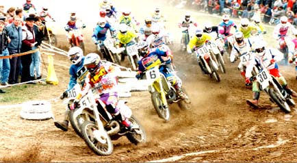 Am kommenden Wochenende entscheidet sich am Hänchener Weinberg die Deutsche Motocrossmeisterschaft in der 125 ccm-Klasse. Unter den 40 Startern ist auch der Weltmeister der 85 ccm-Klasse, der 13-jährige Ken Roczen - der jüngste Superstar unter den Crossern