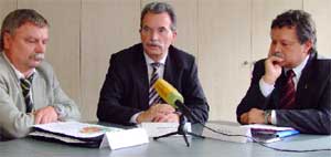 Landrat Dieter Friese, Vattenfall Mining-Vorstand Reinhardt Hassa und der Bürgermeister von Schenkendöbern, Peter Jeschke