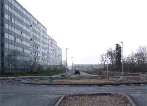 Künftig gehts rund an der Kreuzung Pappelallee, Juri-Gagarin-Straße. In dieser Woche wurde die Tragschicht eingebracht. Wenn die Temperaturen noch ein paar Tage über 5 Grad bleiben, kann auch die Deckschicht aufgebracht und die Straße freigegeben werden