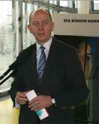 Eine Wanderausstellung zum landesweiten Stadt- und Landschaftsumbau im IKMZ wurde von Infrastrukturminister Reinhold