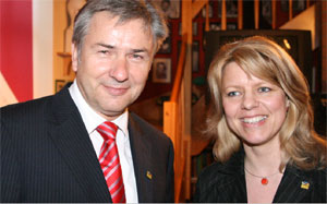 Berlins Regierender Bürgermeister Klaus Wowereit: Eine Einladung zum Karneval - das hat mir Frank Szymanski schon angedroht. Ich würde mir eher mal ein Mehrspartenprojekt des wunderschönen Staatstheaters ansehen!