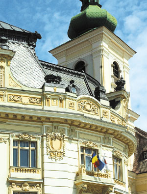 In Sibius Rathaus, exakt hinter diesem Balkon, regiert ein Deutscher: Klaus Johannis, als Siebenbürger Sachse hier in Hermannstadt geboren