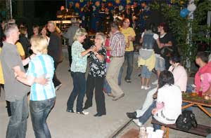 Auch in diesem Jahr laden die Neuhausener Hexen zum traditionellen Sommernachtsball ein.