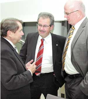 Landrat Harald Altekrüger (Mitte), Beigeordneter Olaf Lalk (r.) und Kreistagspräsident Dr. Michael Heidan (alle CDU) 