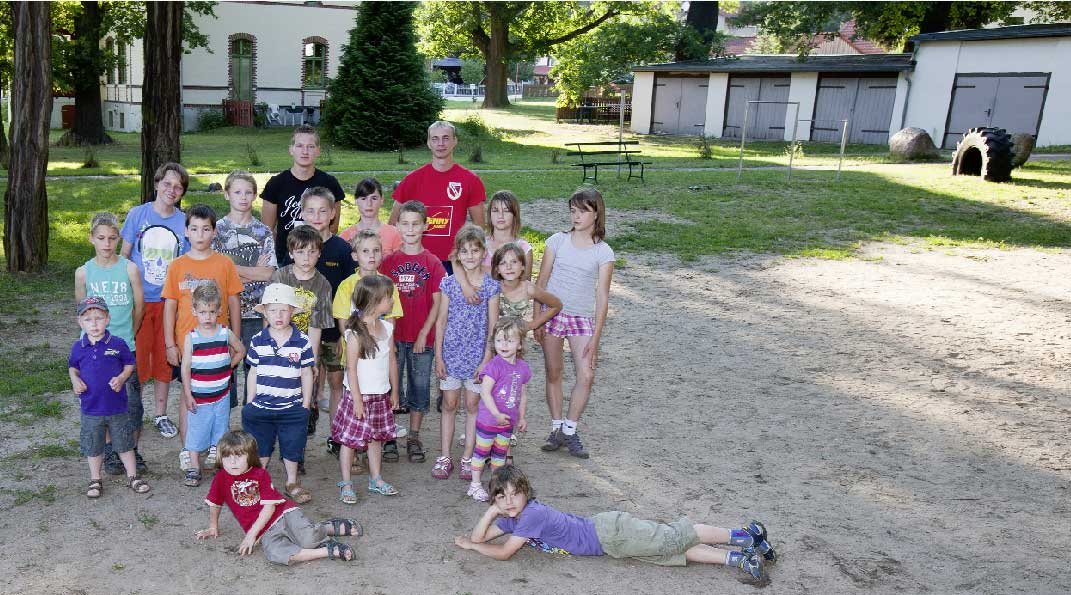 Über 30 Kinder, darunter über 20 Kleinkinder, wohnen in Krayne und stehen nun vor einem gähnend leeren Spielplatz in der Dorfmitte. Seit drei Jahren kämpft Ortsbürgermeister Jürgen Bursch um Gelder für Reparaturen, doch bis heute wurden keine Mittel in die Haushalte eingestellt - trotz Prioritätenliste