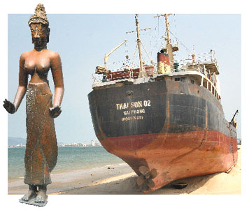 buddhistische Tara (10.Jh.), im Taifun gestrandetes Schiff