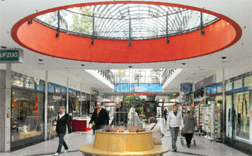 Viel natürliches Licht: Das ist das Markenzeichen der Fürst-Pückler- Passage gegenüber vom Cottbuser Hauptbahnhof, wo am Mittwoch mit Musik und Unterhaltung der 18. Geburtstag der Einkaufspassage gefeiert wird