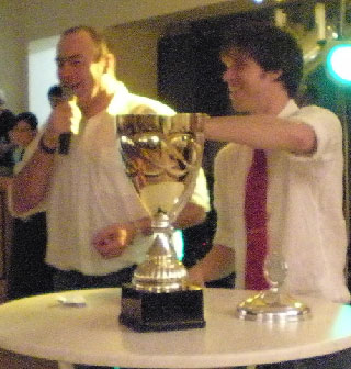 Einer der Höhepunkte beim Traditionsfest ist die Tombola. Hier moderiert von Mario Kretschmer (l.). Glücksfee war letztes Jahr Randy Gottwald