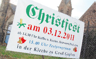 Vor der Kirche in der das Christfest stattfindet, werden bereits mit einem Plakat die Werbetrommeln geschlagen. Übrigens: Die Kirche wird beheizt sein Fotos: M.K.
