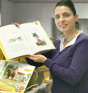 Buchautorin Stefanie Schiemenz sammelte in ihrem neuen Buch unter dem Titel Ich entdecke das Cottbuser Umland wieder Geschichte und Geschichtchen für Kinder und Erwachsene. Der wunderschön illustrierte Band ist ein empfehlenswertes Geschenk für den Gabentisch