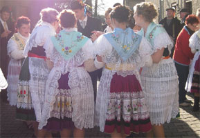 Hauben sind in den wenigsten Dörfern zu sehen, wie hier in Dahlitz. Dort wird diesen Sonnabend gezampert, Fastnacht ist dann am 11. Februar Foto: Dahlitzer Jugend