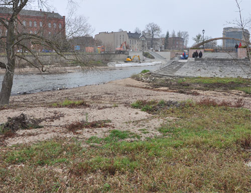Gefährliche Versandung: Hier befindet sich eigentlich die Mündung der Lubst. Die ist aber mit Sand völlig zugeschüttet. Bei Hochwasser wird der Sand zu zerstörerischen Barrieren