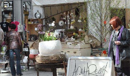 Riesenauswahl an Frühlingsblühern für Balkon und Terrasse bietet der Ostermarkt auf dem Stadthallenvorplatz. Hier wird auch wieder ein kleiner Rummel für Kinder aufgebaut und auch lebendige Tiere zum Streicheln werden da sein.