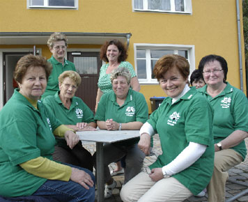 Eine gesellige Truppe sind die Keglerinnen des Vereins, die sich immer mittwochs treffen 			Fotos: M. Klinkmüller