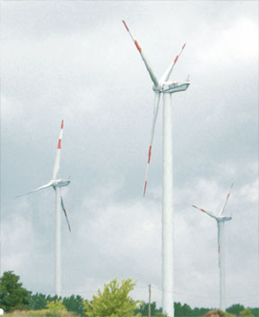 So könnte es am westlichen Ortsrand von Sembten schon im kommenden Jahr aussehen, wenn insgesamt zehn neue Windkraftanlagen installiert worden sind. Nicht alle Sembtener sind dafür, aber immerhin 60 Prozent sind nicht dagegen 