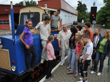 Internationaler Zugbetrieb rollt Sonntag bei der Parkbahn. Gestern sind hier die ukrainischen „Kollegen“ aus Saporoshje eingetroffen. Zwischen den Kindereisenbahnen in Cottbus, Moskau, Saporoshje und Budapest gibt es jahrzehntelang Kontakte