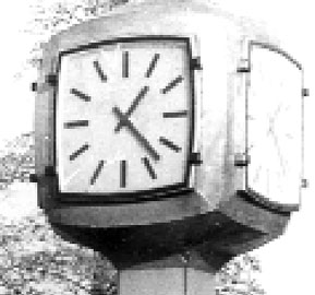 Die Uhr wird derzeit restauriert. Ab Oktober soll sie die Bahnhofstraße zieren