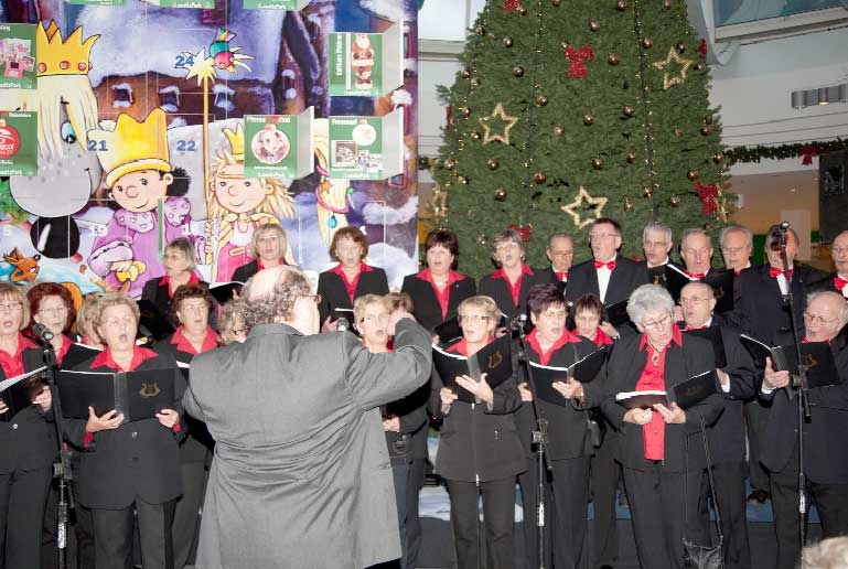 Am morgigen 3. Adventssonntag singt der Gesangsverein Liederkranz aus Groß Gaglow ab 15 Uhr neben dem großen Weihnachtsbaum im Lausitz Park. Unter der Leitung von Hans Hütten erklingen Weihnachtsklassike