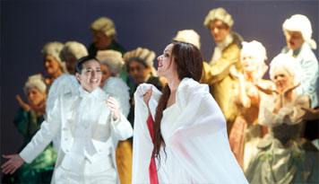 Szenenfoto aus der Potsdamer Aufführung mit Euridice (Isa Katharina Gericke) 