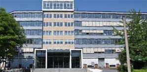 Diese Frontansicht zeigt nur etwa ein Drittel des gesamten Bürogebäudes in der Thiemstraße 	Fotos: J. Ha.