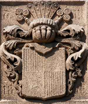 Schönes altes Gutswappen in Koschendorf