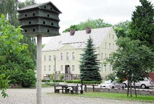 Sehenswert: das jetzt restaurierte Schloss von Bomsdorf hat Johann Friedrich von Hayn, Hauptmann in  lich sächsischen  Diensten 1731 erbaut