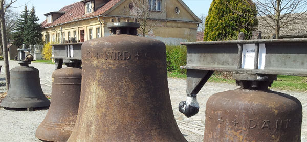 Freiland-Glocken aus Eisen am Peitzer Hüttenmuseum (12)