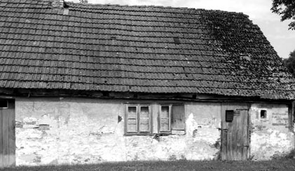 Auch eine kaum wahrgenommene Idylle: der Flecken Oelsnig. Selten gibt es noch so original erhalten ein dörfliches Gesindehaus - um 1990 noch bewohnt
